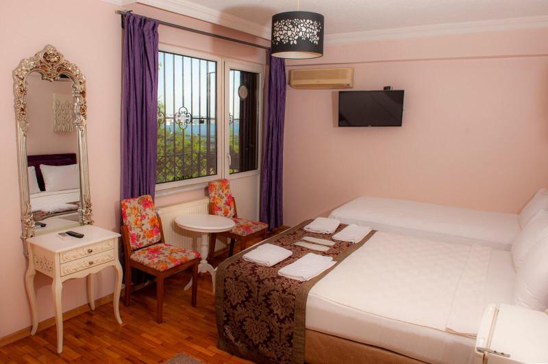 سوییت با چشم‌انداز دریا, Yesim Suites