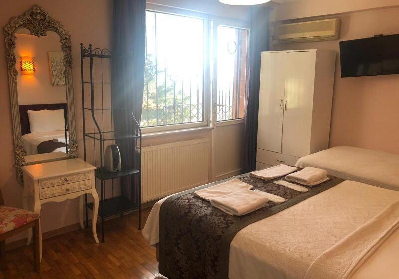 اتاق استاندارد سه تخته با چشم‌انداز باغ, Yesim Suites