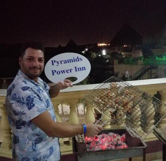 سوییت خانوادگی, Pyramids Power Inn