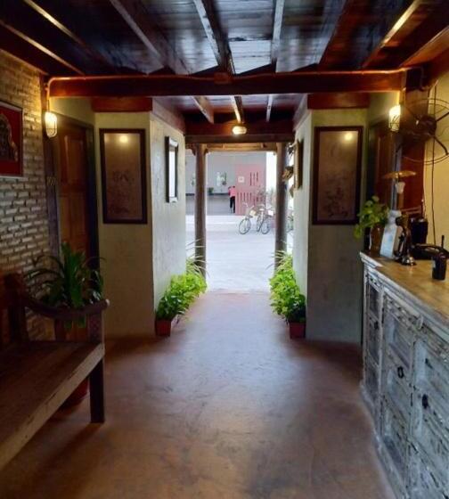 Номер Стандарт Вид на Бассейн, Chuchaiburi Sri Amphawa