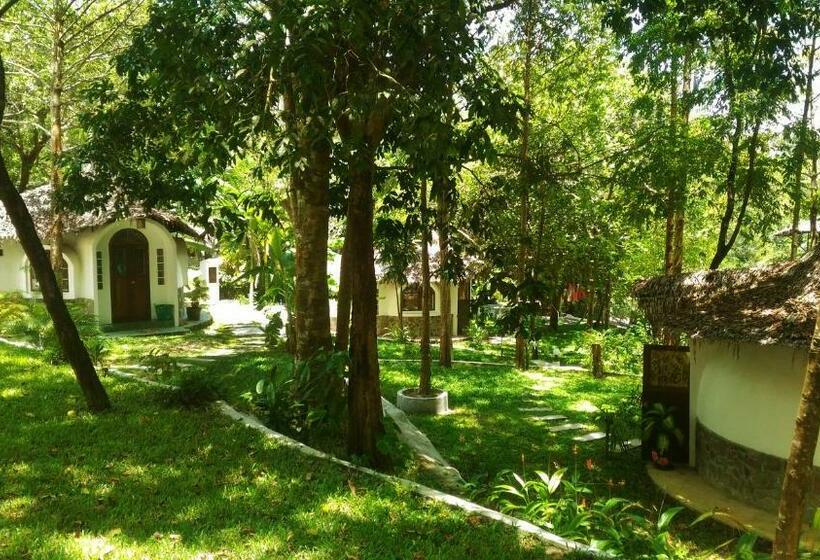 ویلای استاندارد با چشم‌انداز باغ, Flower Power Farm Village