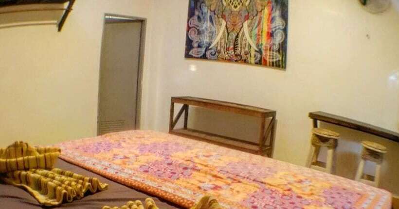 اتاق پرمیوم, Flower Power Farm Village