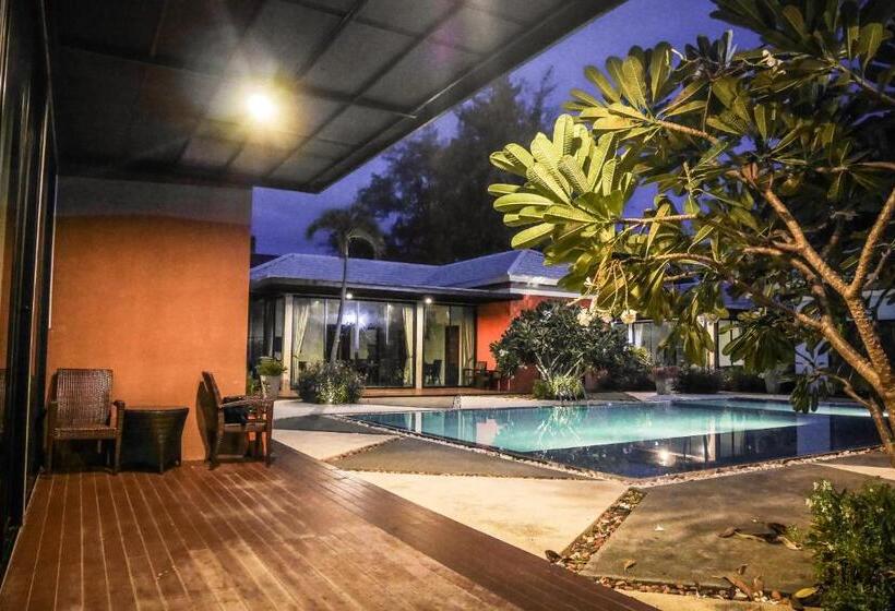 ویلا دلوکس 3 خوابه, Villa Navin