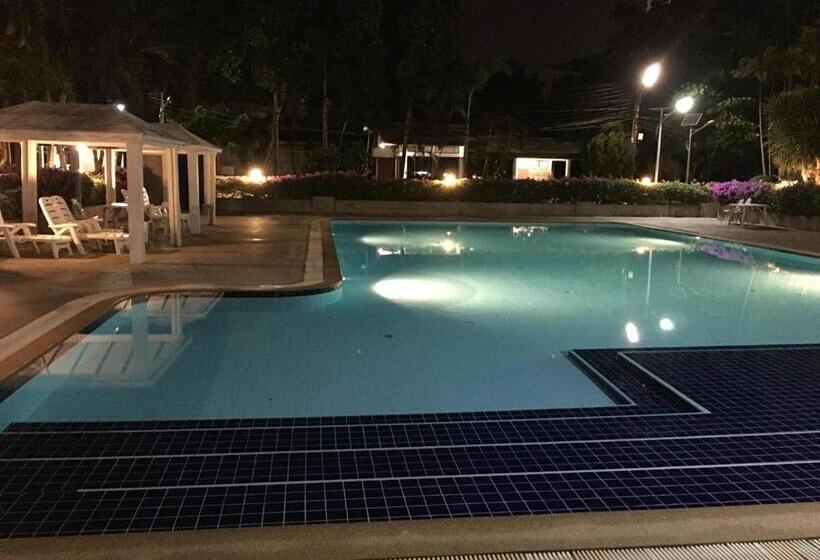 اتاق لوکس با بالکن, Villa Navin
