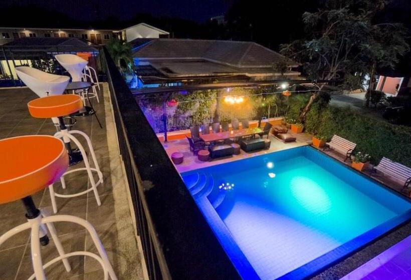 ویلای یک اتاق خوابه با استخر شنا, Villa Navin