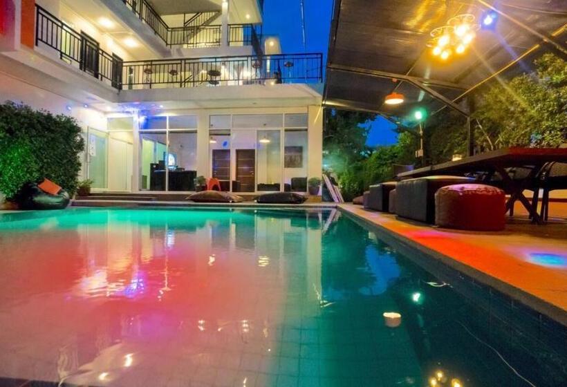 ویلای یک اتاق خوابه با استخر شنا, Villa Navin