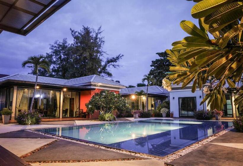 ویلا دلوکس 3 خوابه, Villa Navin