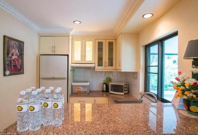 ویلای یک اتاق خوابه با استخر شنا, Villa Navin