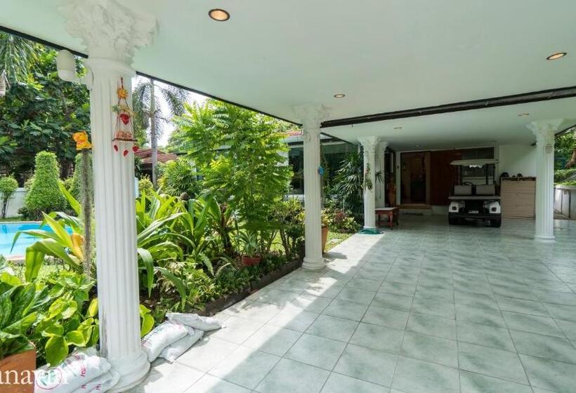 ویلای یک اتاق خوابه با استخر شنا, Villa Navin