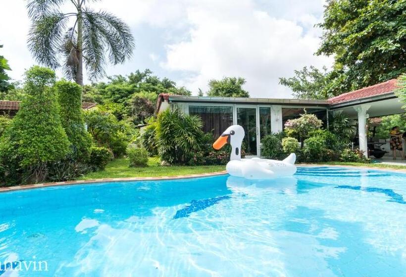 ویلای یک اتاق خوابه با استخر شنا, Villa Navin