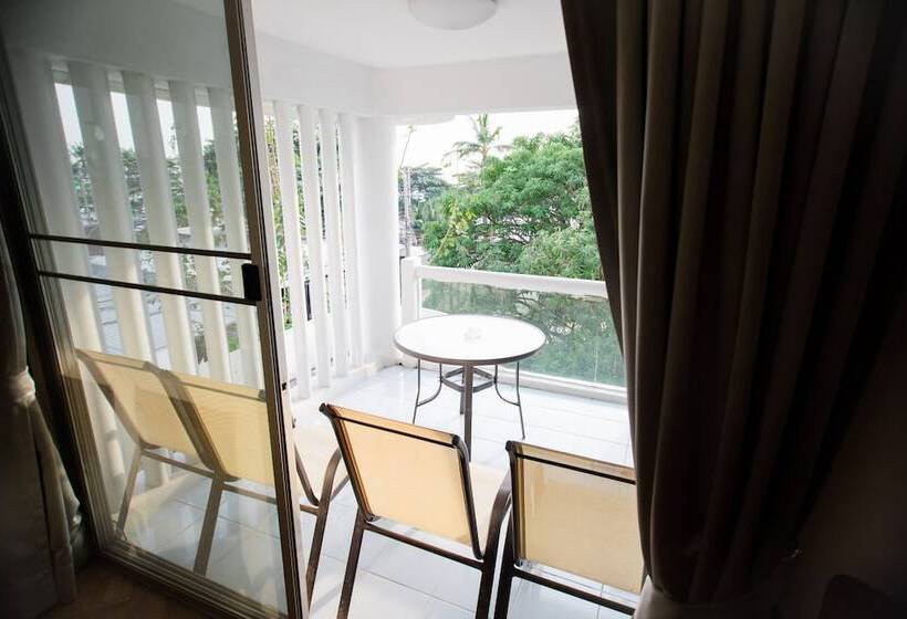 سوئیت خانواده 2 خوابه, Villa Navin