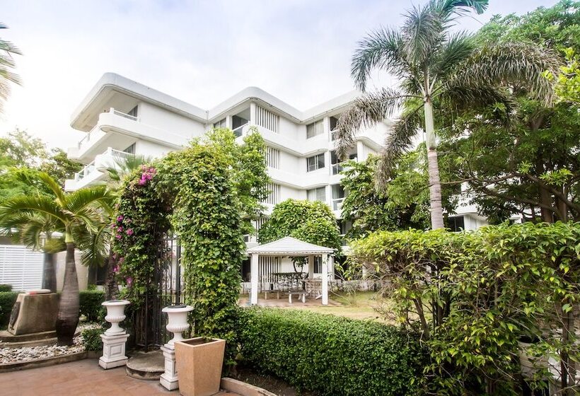 سوئیت خانواده 2 خوابه, Villa Navin