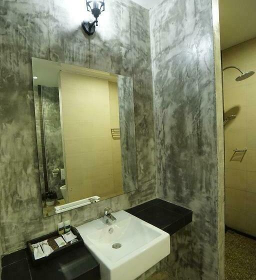 سوئیت با تخت بزرگ, Villa Varich
