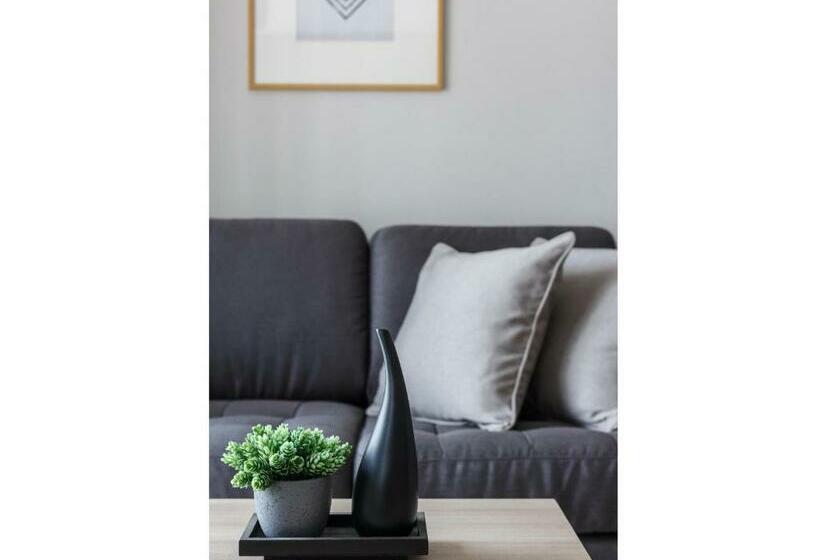 استودیوی استاندارد, Madera Residence Sriracha