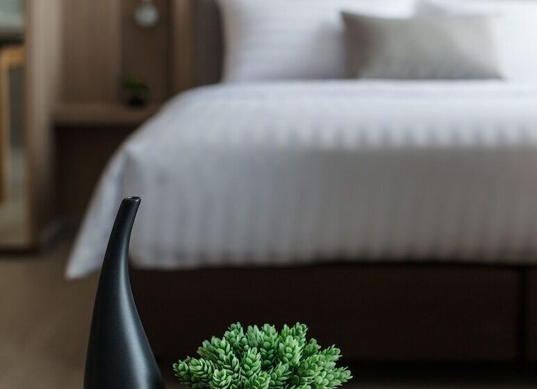 استودیوی استاندارد, Madera Residence Sriracha