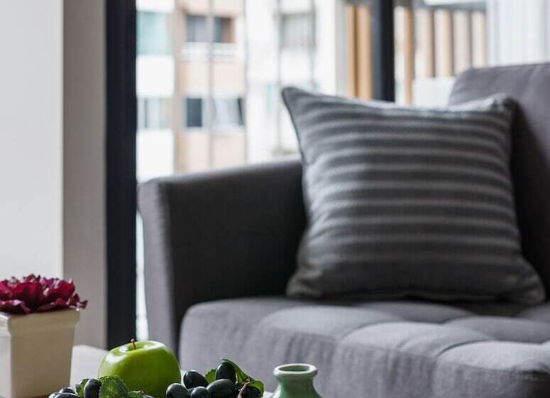 سوئیت با بالکن, Madera Residence Sriracha