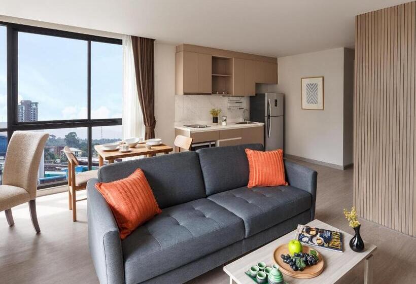 سوئیت با بالکن, Madera Residence Sriracha