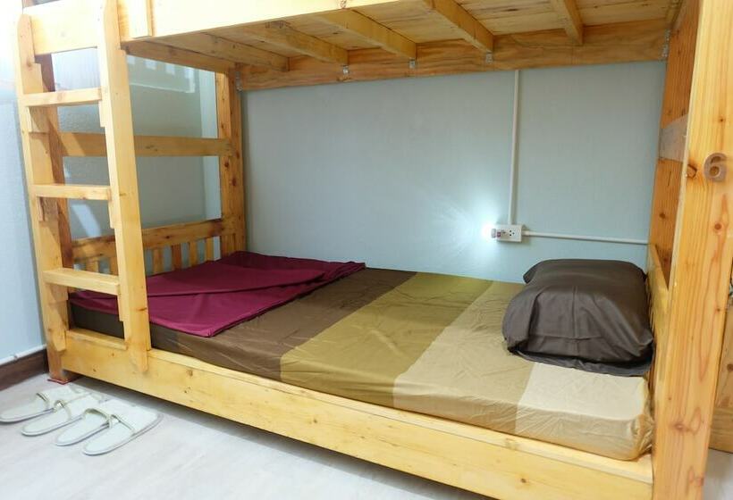 מיטה בחדר משותף, Plearn Hostel
