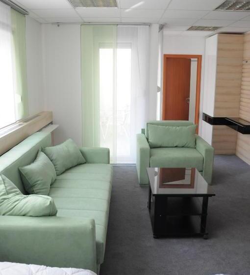 سوییت, Garni Hotel Consul