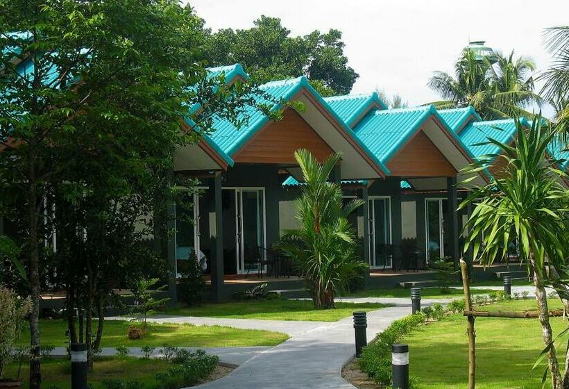 Номер Стандарт Вид на Бассейн, Hongte Khaolak Resort