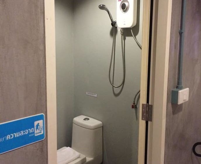 Кровать в Общей Комнате, K2 Backpacker Hostel