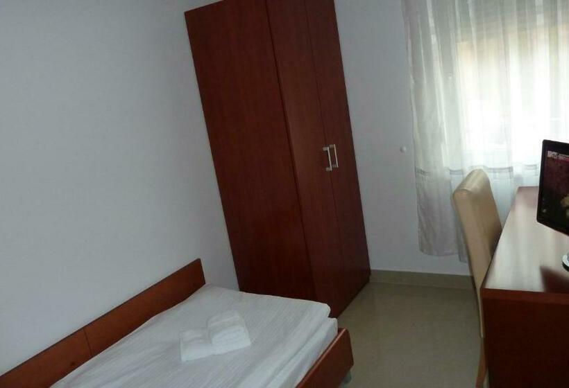 اتاق استاندارد یک نفره, Guesthouse Villa Inn