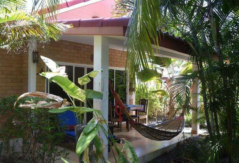 Бунгало Стандарт, Sanuk Bungalows