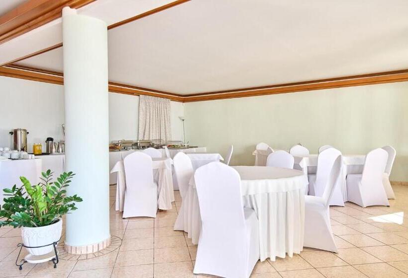 Трехместный Номер Стандарт Вид на Бассейн, Armonia Hotel By Zante Plaza