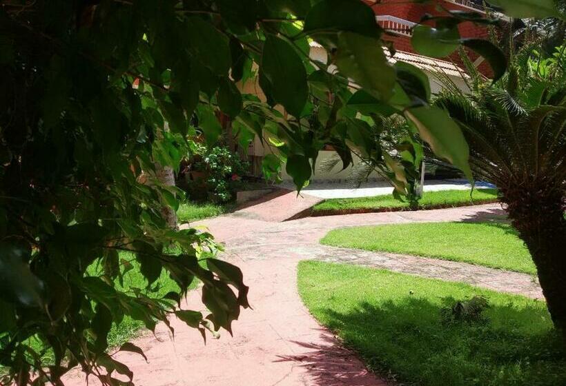 חדר סטנדרט, Thushara