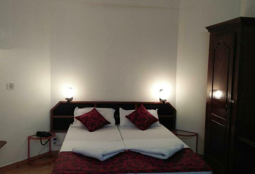 חדר אקונומי, Thushara