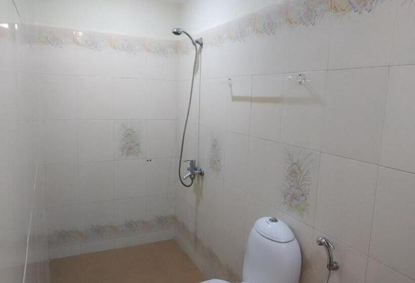 חדר דלוקס, Thushara