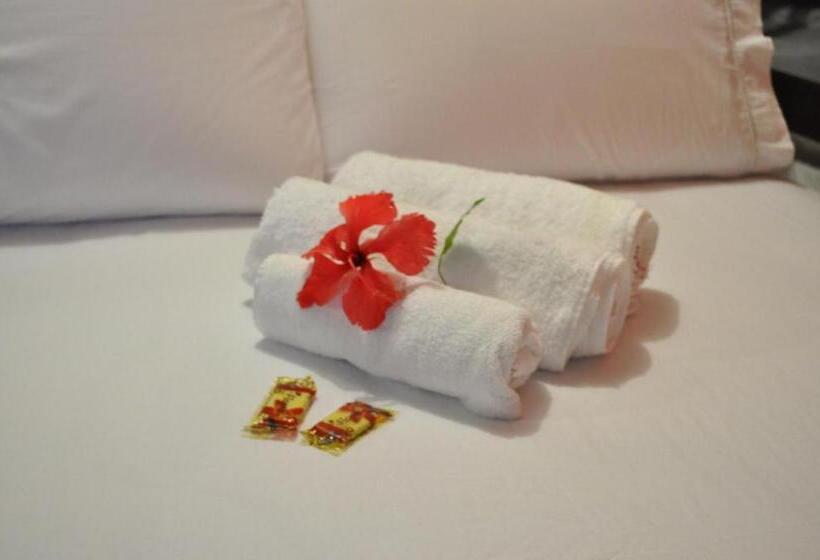 Quarto Triplo Basic, Amendoeira Hotel Da Vila