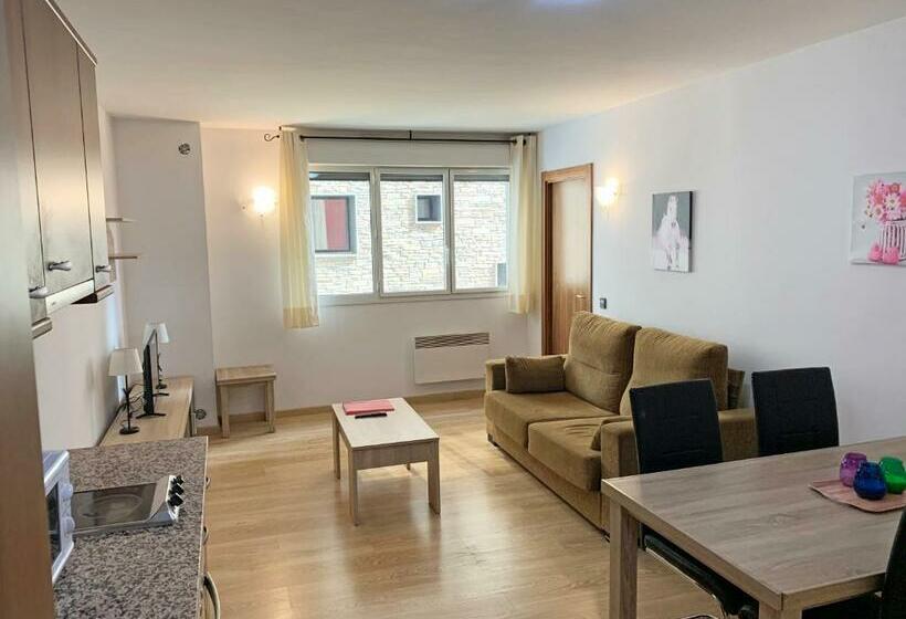 דירת חדר, Apartamentos Araco 3000