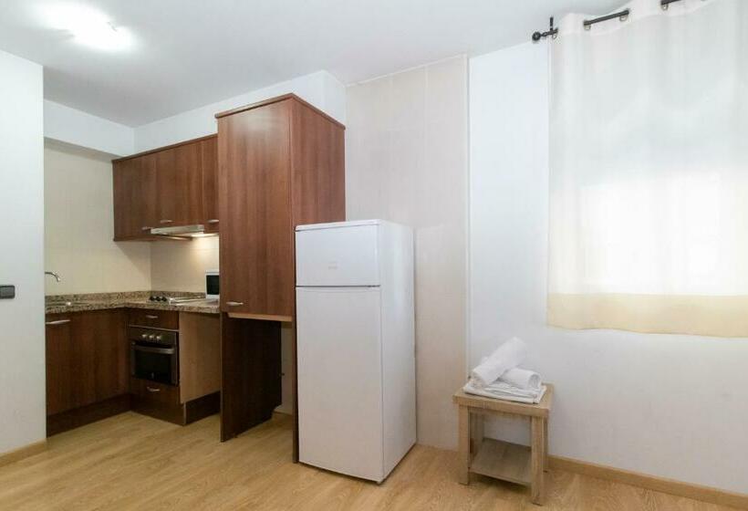 דירת חדר, Apartamentos Araco 3000