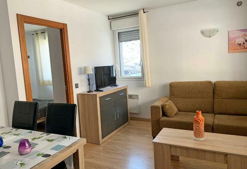 דירת חדר, Apartamentos Araco 3000