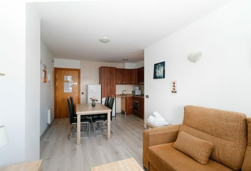 דירת חדר, Apartamentos Araco 3000