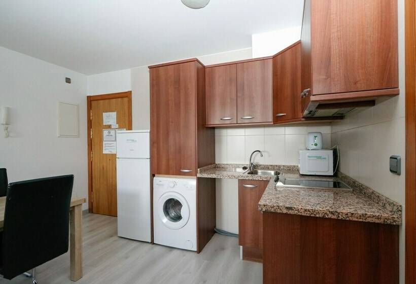 דירת חדר, Apartamentos Araco 3000