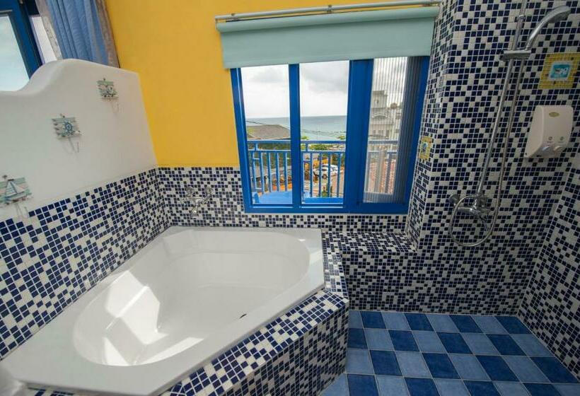اتاق لوکس با بالکن و چشم‌انداز دریا, Haisu Homestay