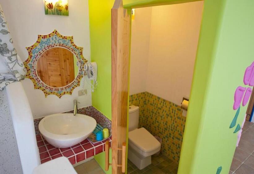اتاق استاندارد با بالکن و چشم‌انداز دریا, Haisu Homestay