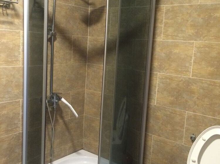 اتاق لوکس, Chio