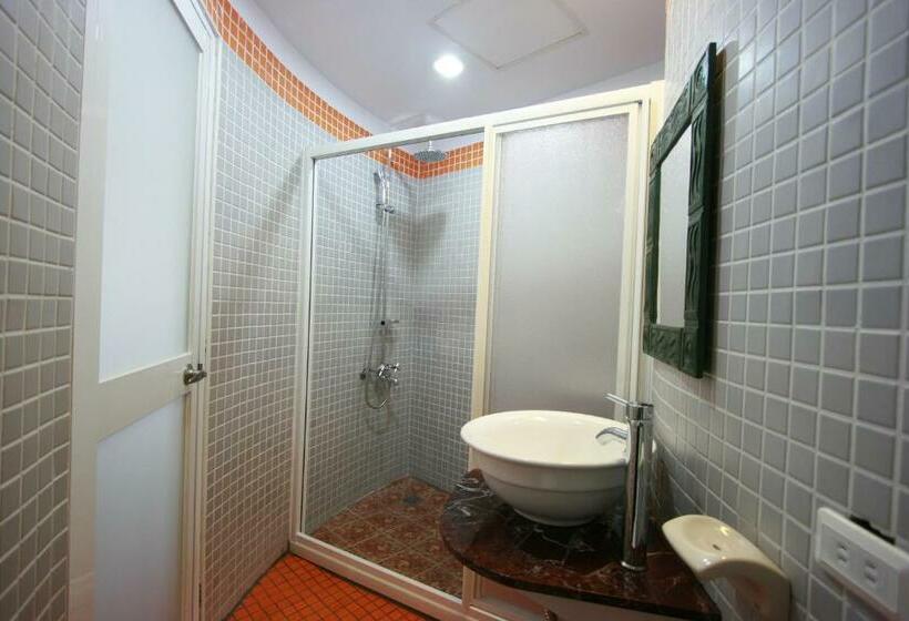 اتاق استاندارد چهار تخته, A Cup Hostel