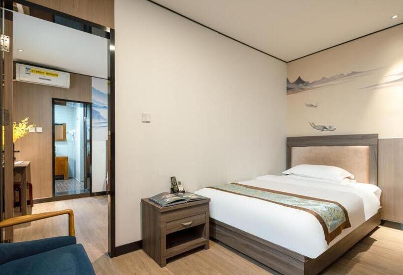 سوییت سوپریور, East Sacred Hotel ᴸᴱo   Foreign Accept   Two Minutes Walk To Subway 丨tourism Service English Speakin