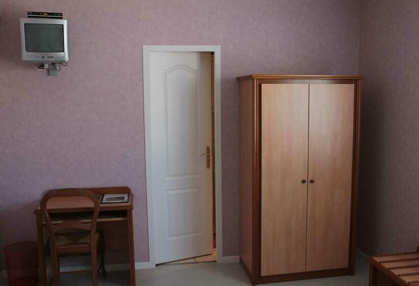 Номер Стандарт, Hôtel Ladagnous