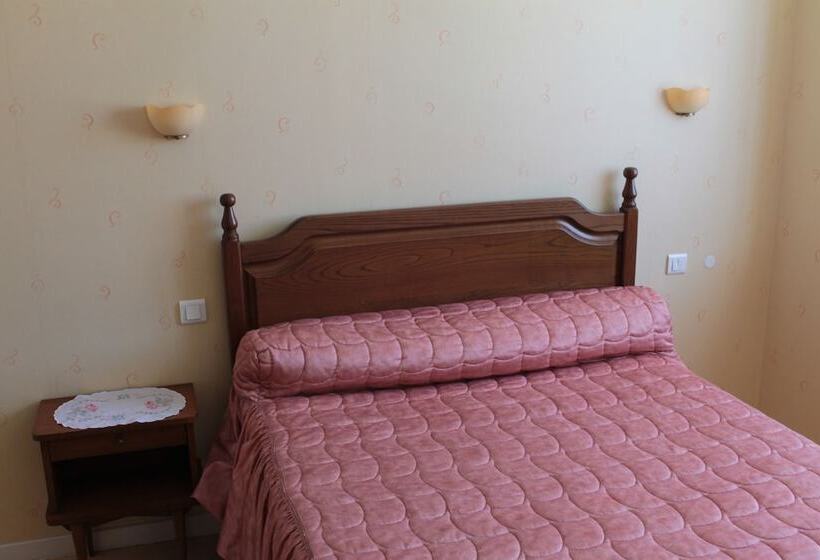 Четырехместный Номер Стандарт, Hôtel Ladagnous