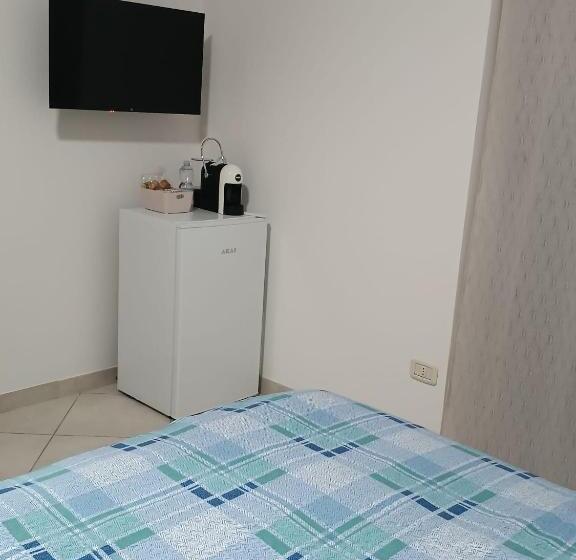 اتاق استاندارد, B&b Le Luci Super Camera In Attico Interno 3 Rose Rosse