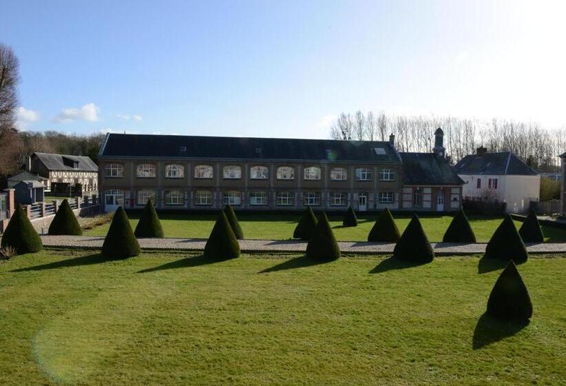 Семейный Номер, Le Chateau De Chantereine