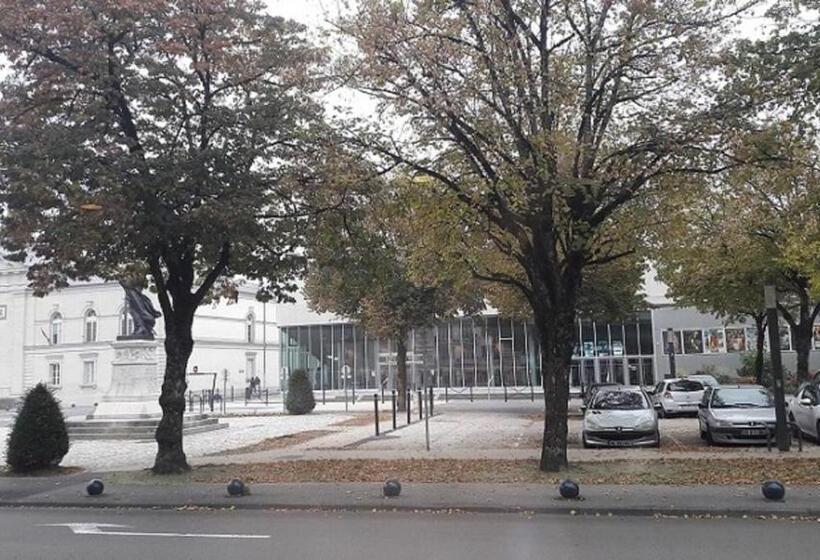 Номер Стандарт, Logis Hotel Du Parc Restaurant   Le Rouget De Lisle