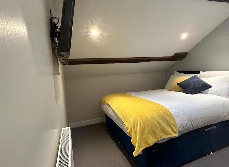 Family Suite, Grapes Hotel, Bar & Restaurant Snowdonia Nr Zip World