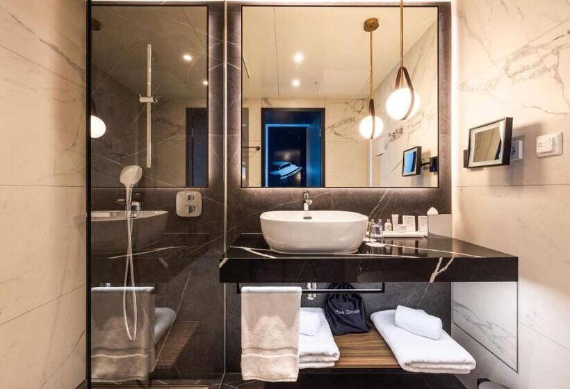Quarto Estandar com Vistas, Radisson Blu Hotel At Porsche Design Tower Stuttgart