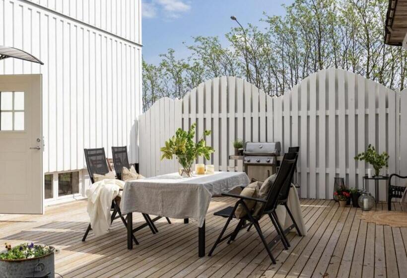 Номер Стандарт Совместная Ванная, Comfortable Guest Rooms With Fully Equipped Kitchen And Cosy Living Room
